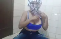 تأخذ samantha lee nicole paris ديكًا سميكًا كبيرًا.