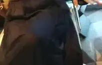 فرخ شقراء الساخنة تمتص ديك عشيقها ويحصل مارس الجنس doggystyle.