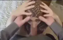 شقراء مفلس وصديقتها المثيرة تصنعان الكاميرا.