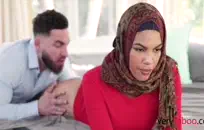 في سن المراهقة يلعب مع كس ودسار إلى النشوة الجنسية.