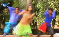 شاعر كبير أثناء اللعب مع كس