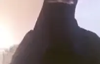 إنها تحصل على غنائمها مدهونة وقضيبها