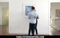 الكلبة رجلها هو اتخاذ القصف