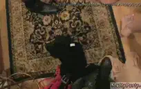 زوجة الديوث تحصل مارس الجنس اسلوب هزلي من قبل صديقتها.