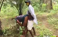 صغيرة في سن المراهقة اللسان رجل يبلغ من العمر ورجل يبلغ من العمر نائب الرئيس معا.