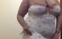 سيسي cums مع المكونات بعقب في المؤخرة.