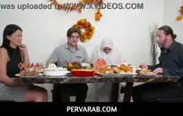 الاستمناء في الفندق والوالدين بعيدين.