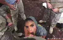 الحمار شقراء عبادة مع وجهها بين ساقيه