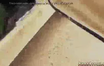 وقحة حامل الملاعين وتمتص الديك في المكتب.