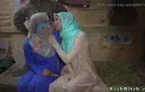 مثير لاتينا جبهة تحرير مورو الإسلامية هو مص الديك من صديقها الشاب.