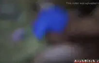 صبي مراهق يمارس الجنس مع ثقبه الضيق بلعبته الوردية.