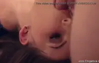 شاعر ضخم على ظهر ديكي.