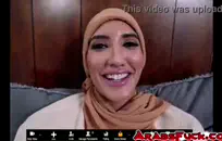 فتاة في سن المراهقة يحصل بوسها ضيق والحمار مارس الجنس من قبل الديك.