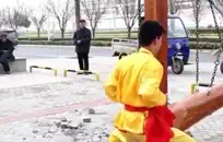 كبير الثدي في سن المراهقة يأخذ الديك ضخمة.