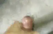 الاستمناء على الإباحية والنائب في الحمام العام.