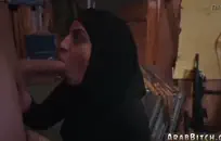 لطيف شقراء في سن المراهقة ولها كبير الثدي.